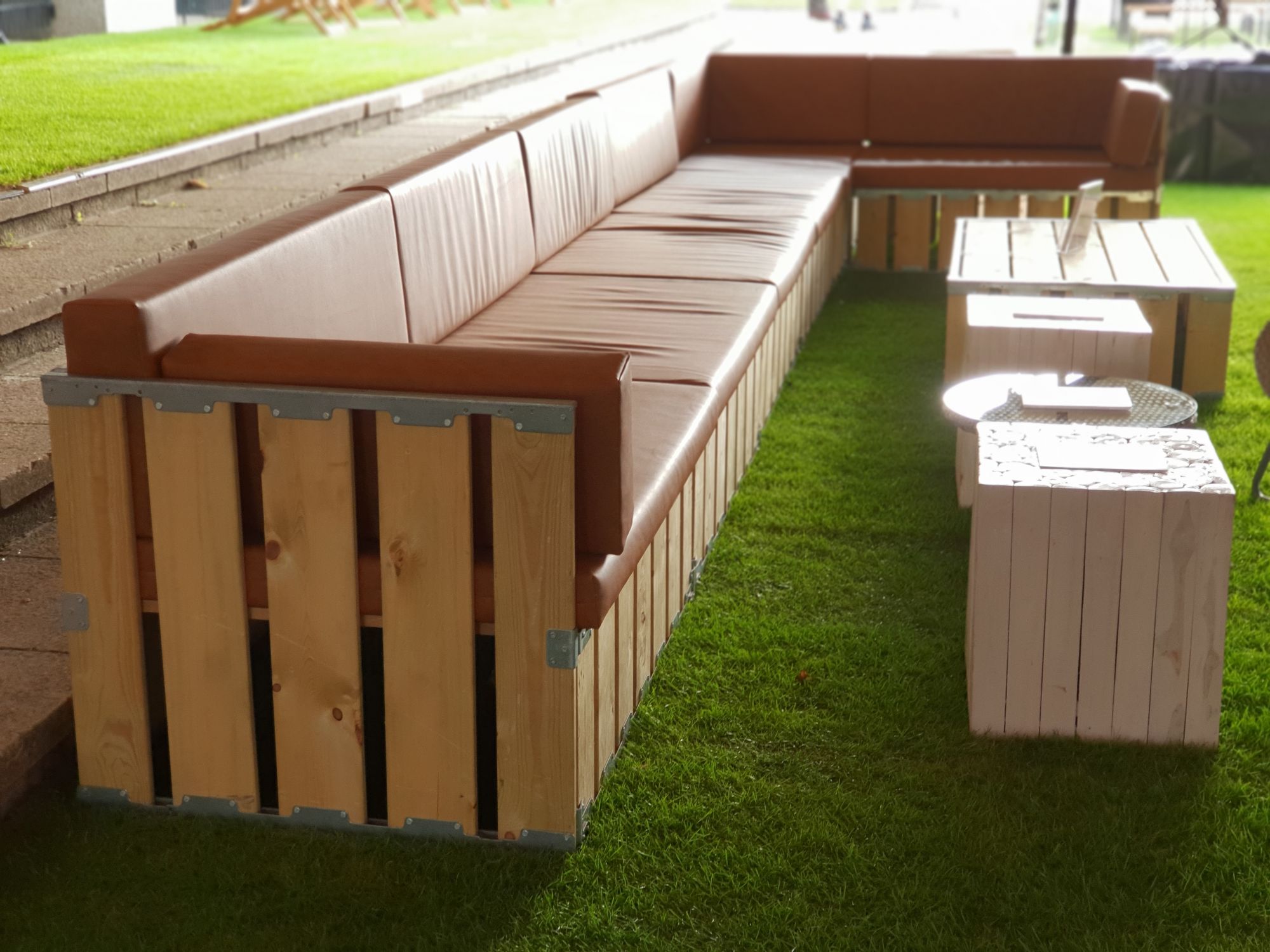 Image of Furniture on the move Flexi-box modular pallet seating system