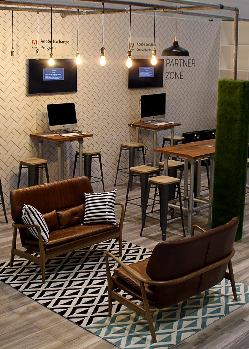 Metal Bar Stool – Gunmetal Grey With Wooden Seatpad