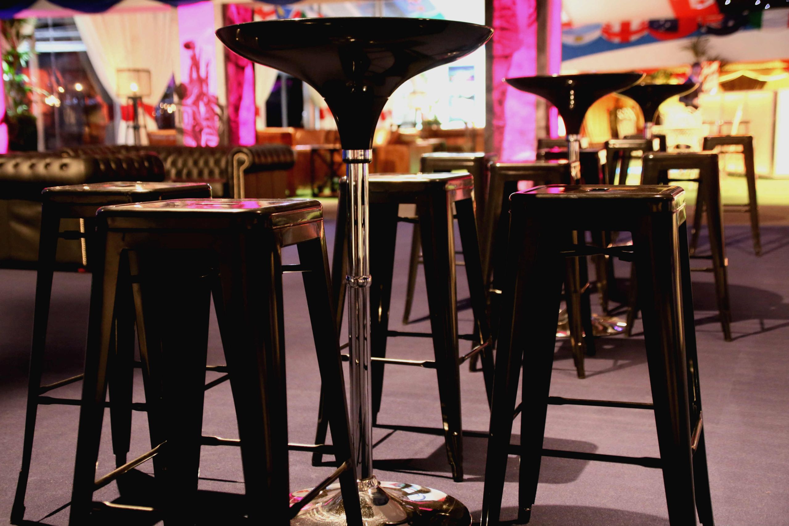 Swan Table – Black