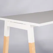 Menara bar table